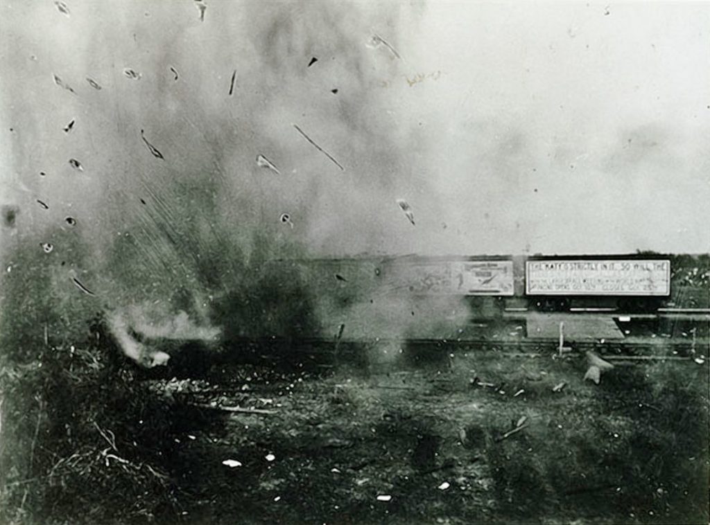 Момент зіткнення локомотивів.  Джерело зображення: Університет Бейлора